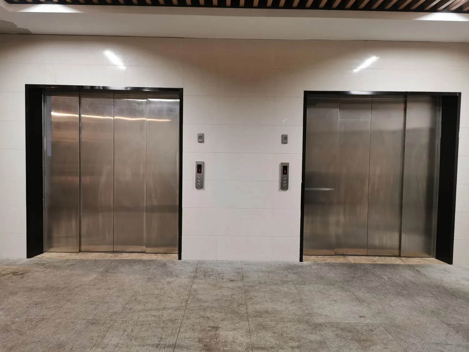 Grande capacidade de poupança de energia económica FUJI Vvvf Control Traction Warehouse Car Auto Goods Elevador de carga Elevador de carga com sala de máquinas e máquina Roomless